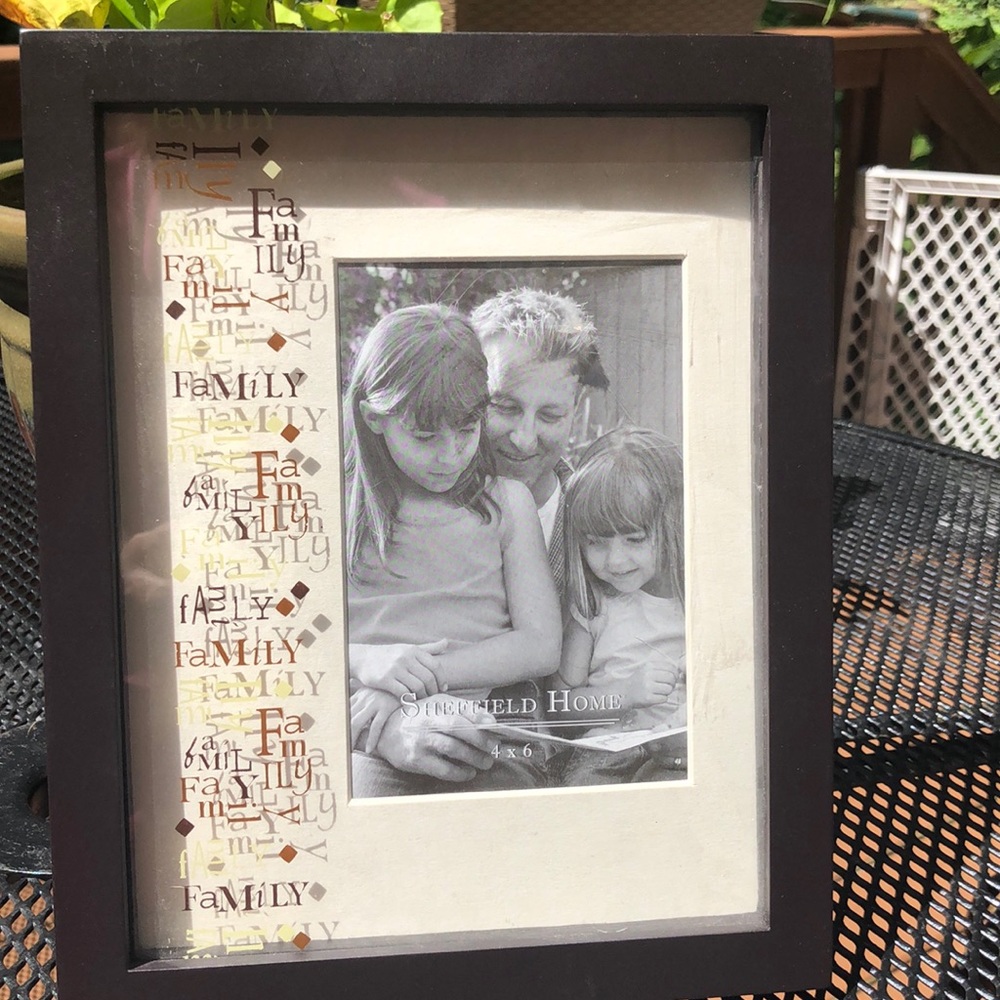Family frame 4”x 6” NWOT